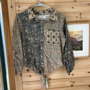 Natural Life 💐 Floral Button-Up Shirt with Tie Front